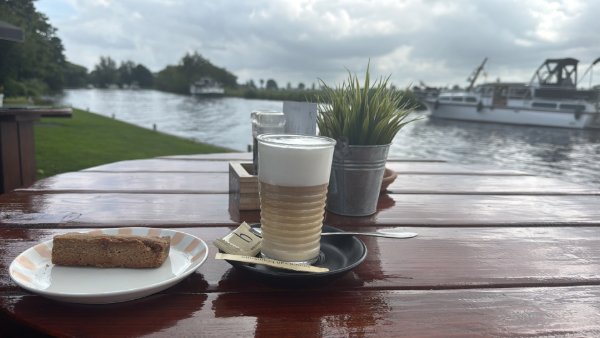 blokzijlerbrok bij Geertien aan het water